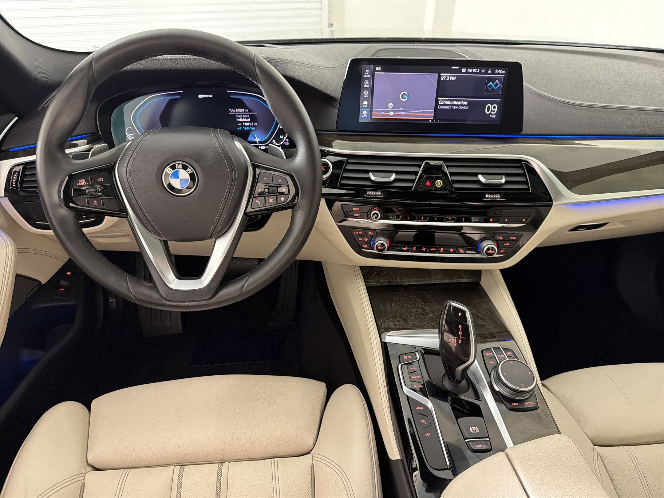 Used 2020 BMW 530e w/ Premium Package RWD image 29