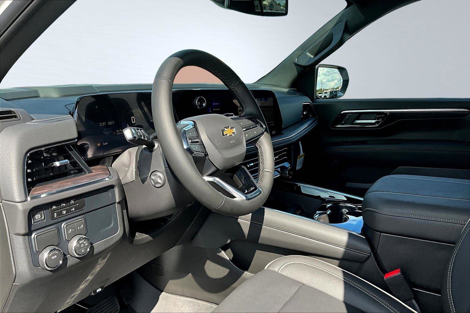 New 2025 Chevrolet Suburban Premier image 11