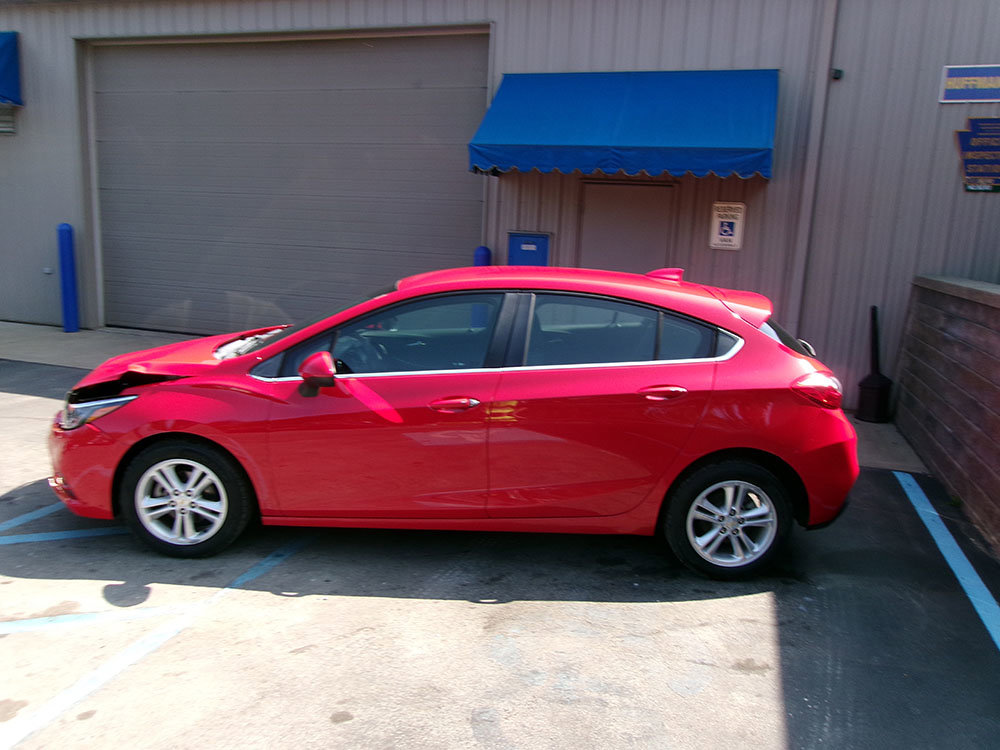 Used 2018 Chevrolet Cruze LT w/ Convenience Package image 3