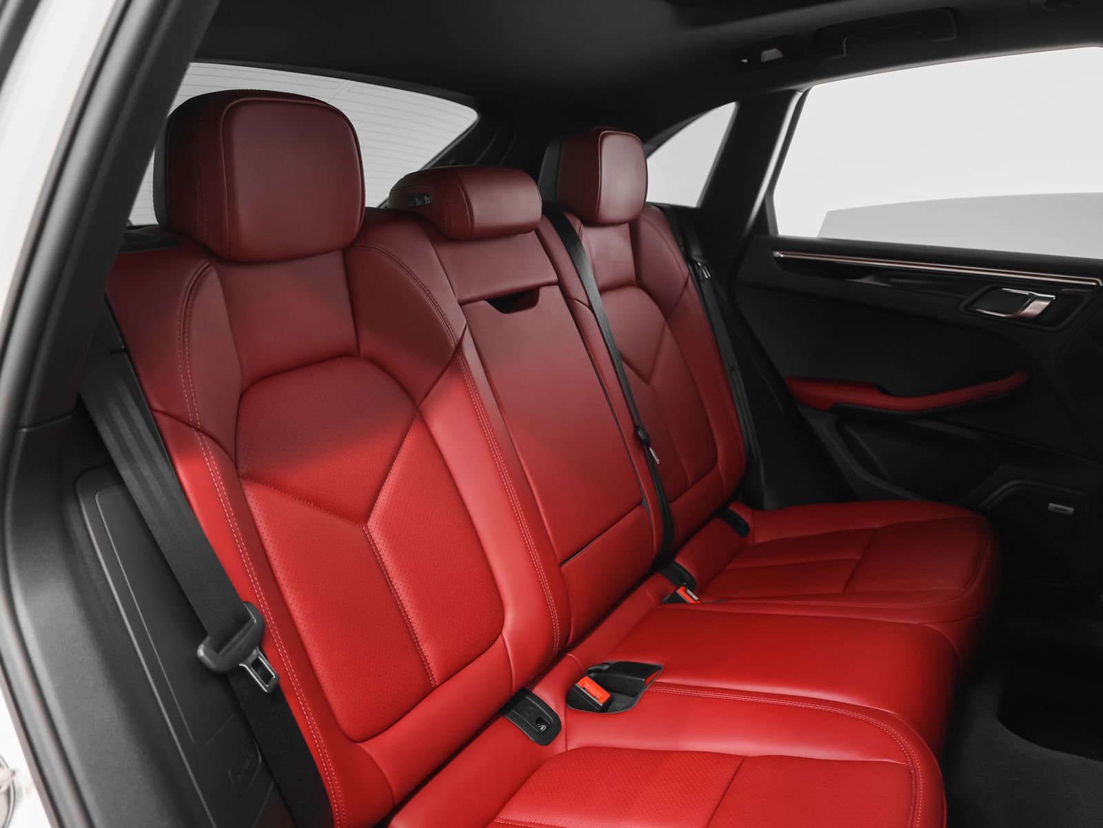 Certified 2022 Porsche Macan S image 29