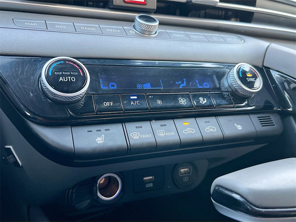 Used 2023 Hyundai Elantra SEL w/ Convenience Package image 16