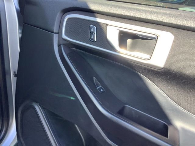 Used 2020 Ford Explorer XLT w/ Comfort Package image 28