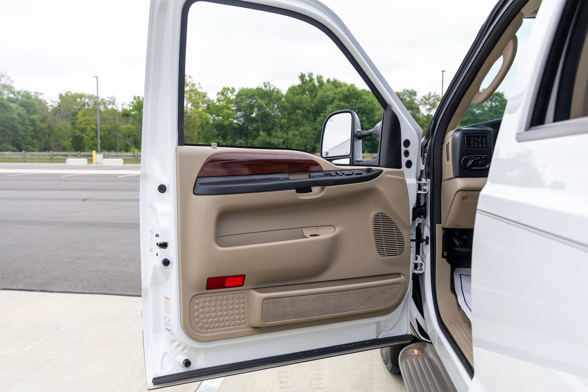 Used 2005 Ford Excursion Eddie Bauer AWD/4WD image 18
