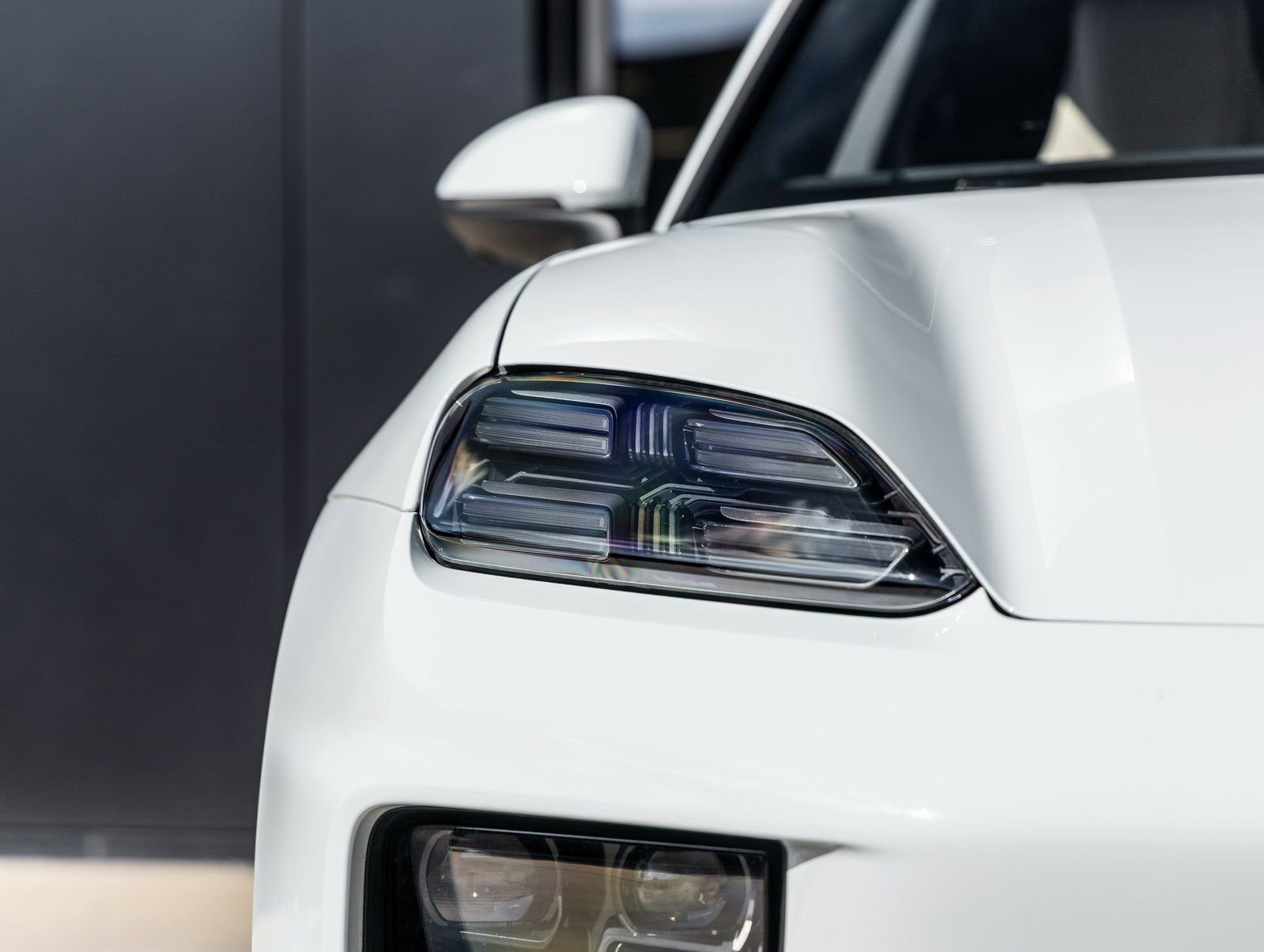 Certified 2025 Porsche Macan 4S Electric image 18