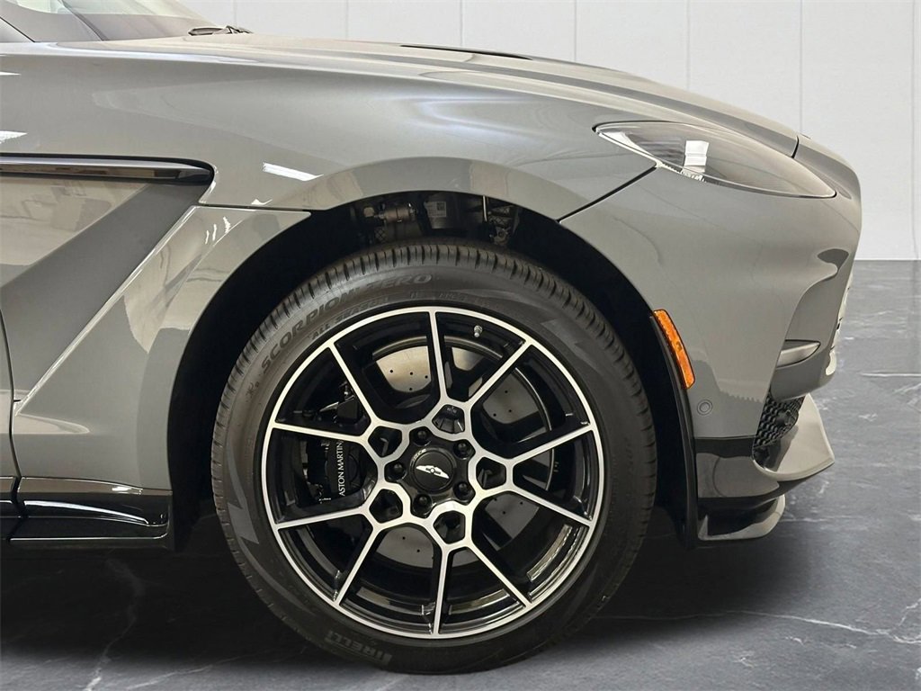 New 2025 Aston Martin DBX 707 image 10