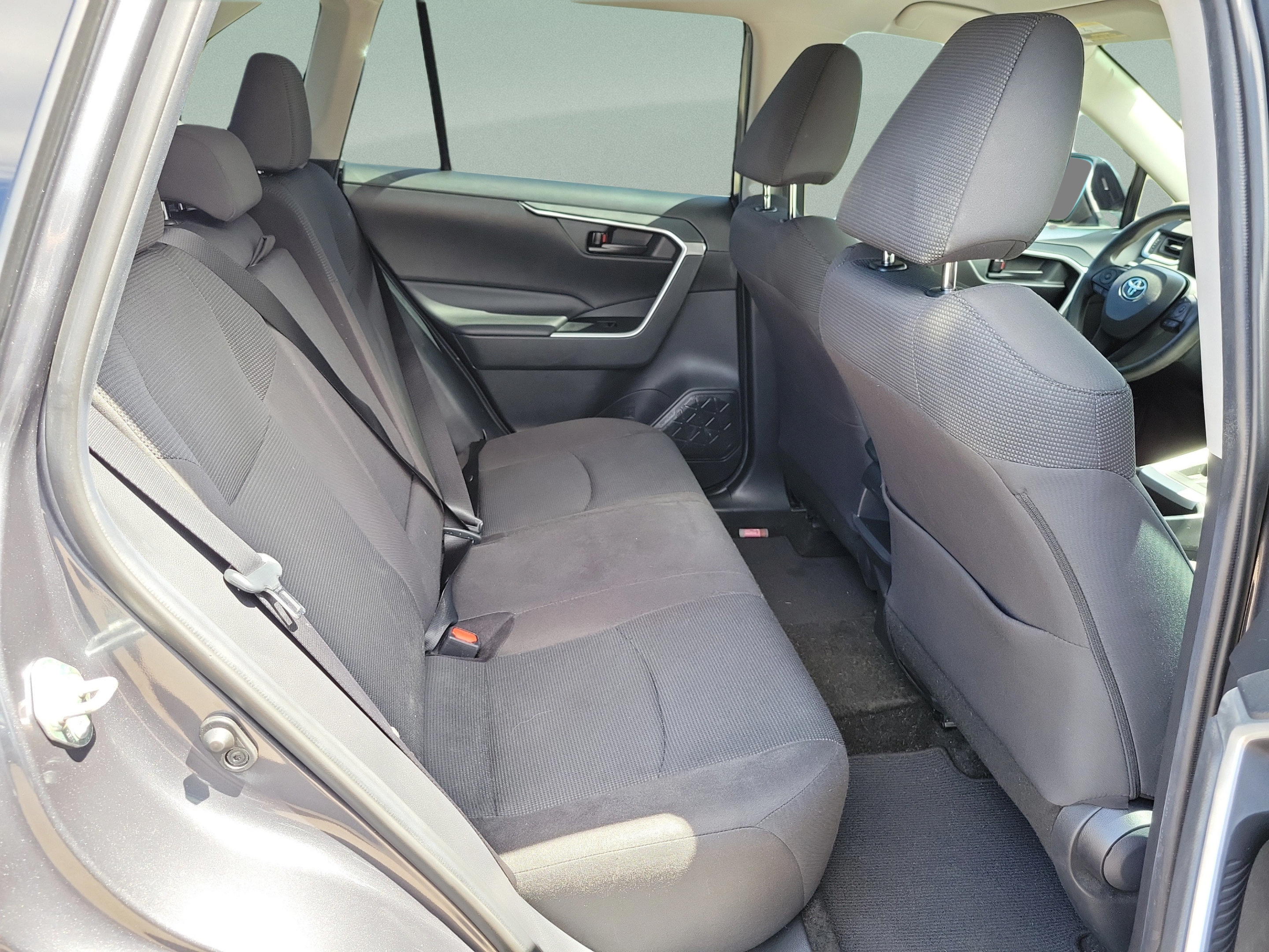 Used 2019 Toyota RAV4 LE FWD image 10