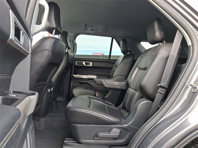 Used 2022 Ford Explorer XLT w/ Equipment Group 202A image 10