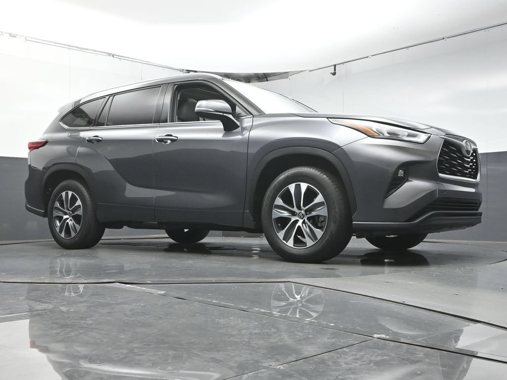 Used 2020 Toyota Highlander XLE FWD image 40