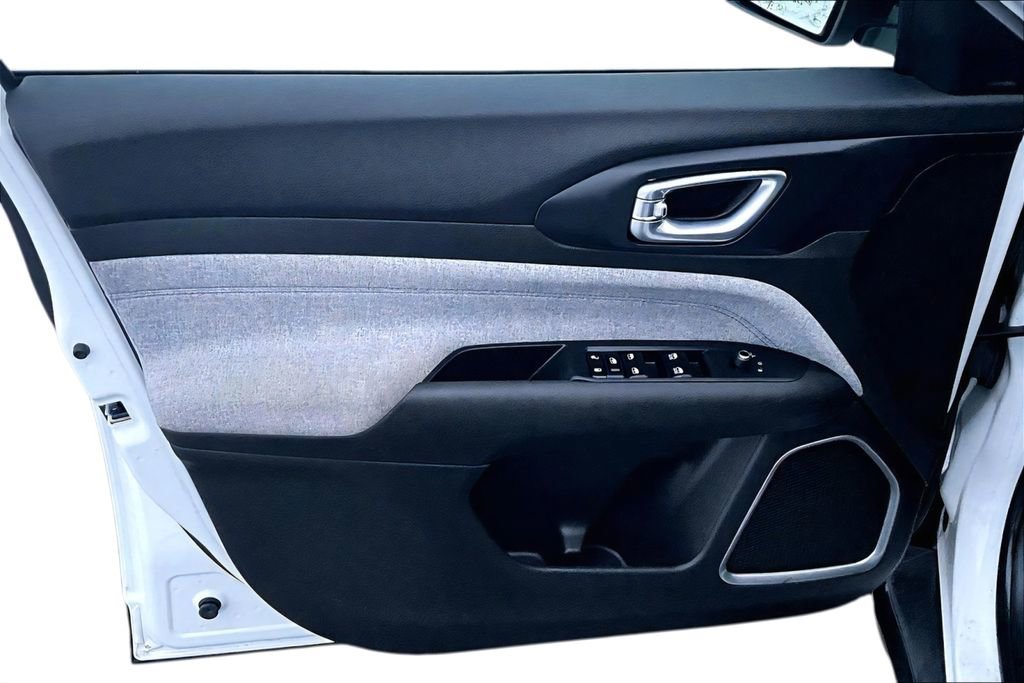 Used 2024 Jeep Compass Latitude image 22