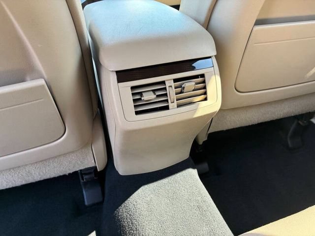 Used 2010 Toyota Venza w/ Convenience Pkg FWD image 17