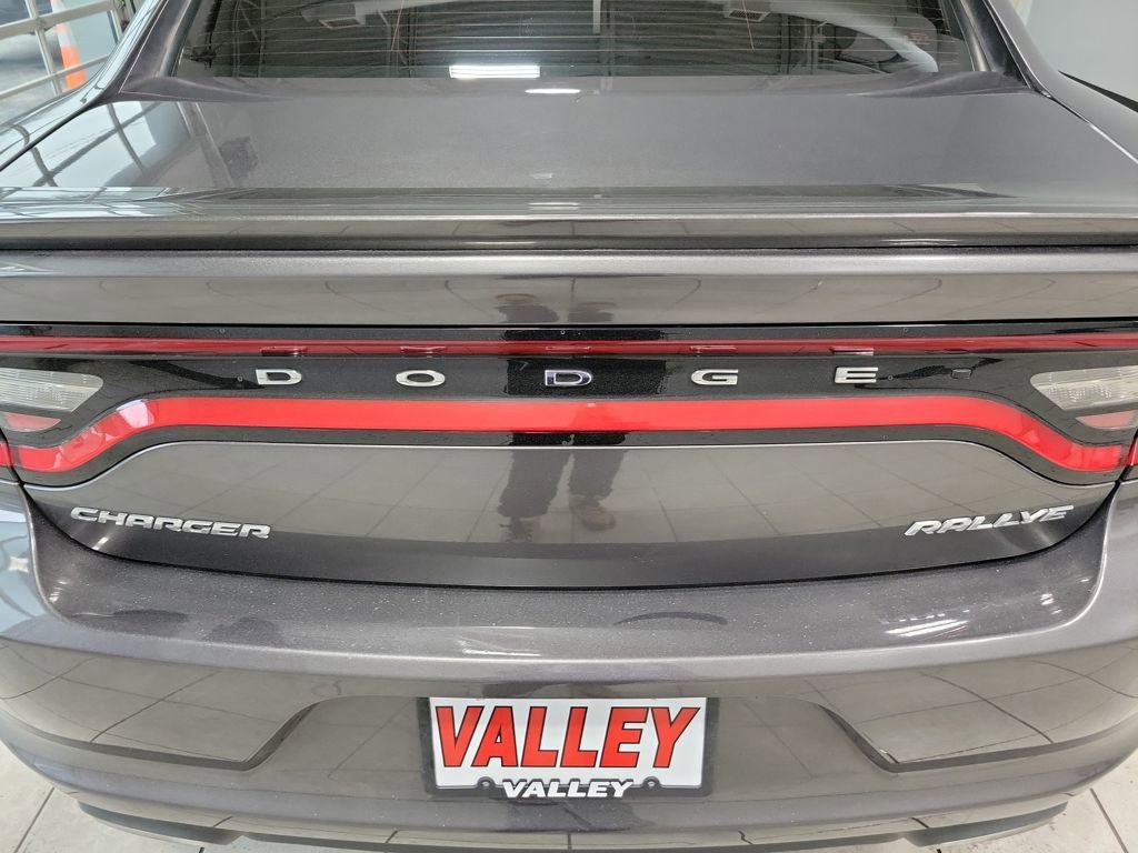 Used 2015 Dodge Charger SXT image 14