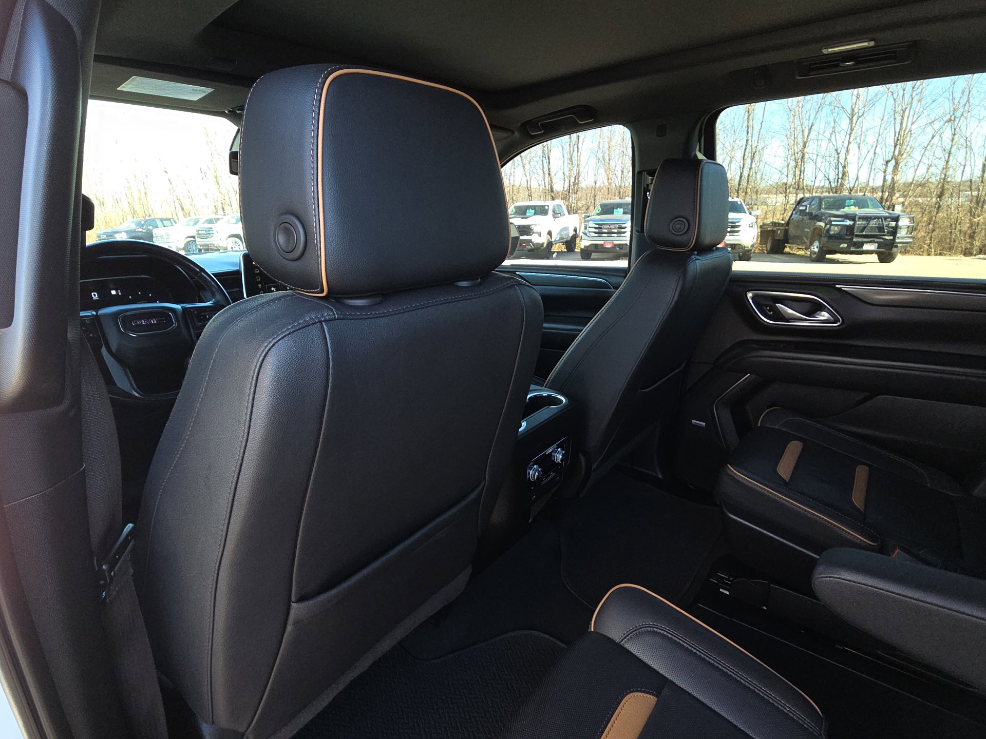 Used 2023 GMC Yukon XL AT4 w/ Technology Package image 28