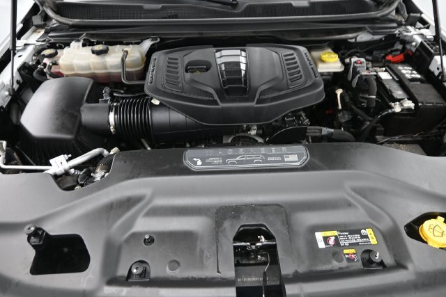 Used 2023 Jeep Wagoneer Series III w/ Preferred Equipment Group AWD/4WD image 37