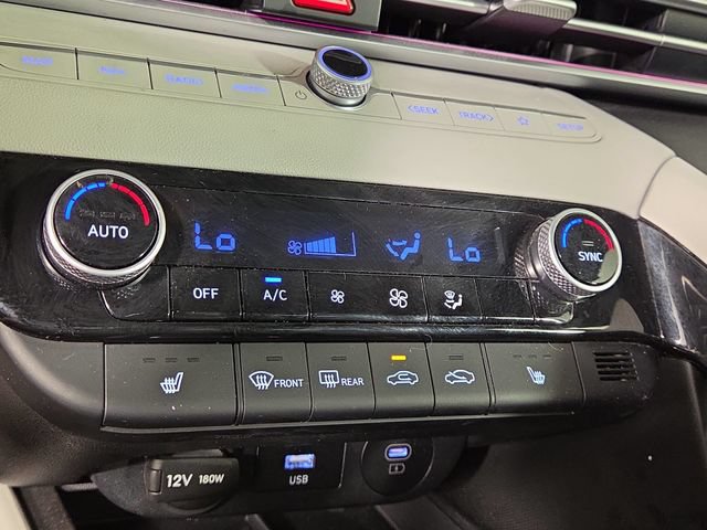 Used 2025 Hyundai Elantra Limited FWD image 19
