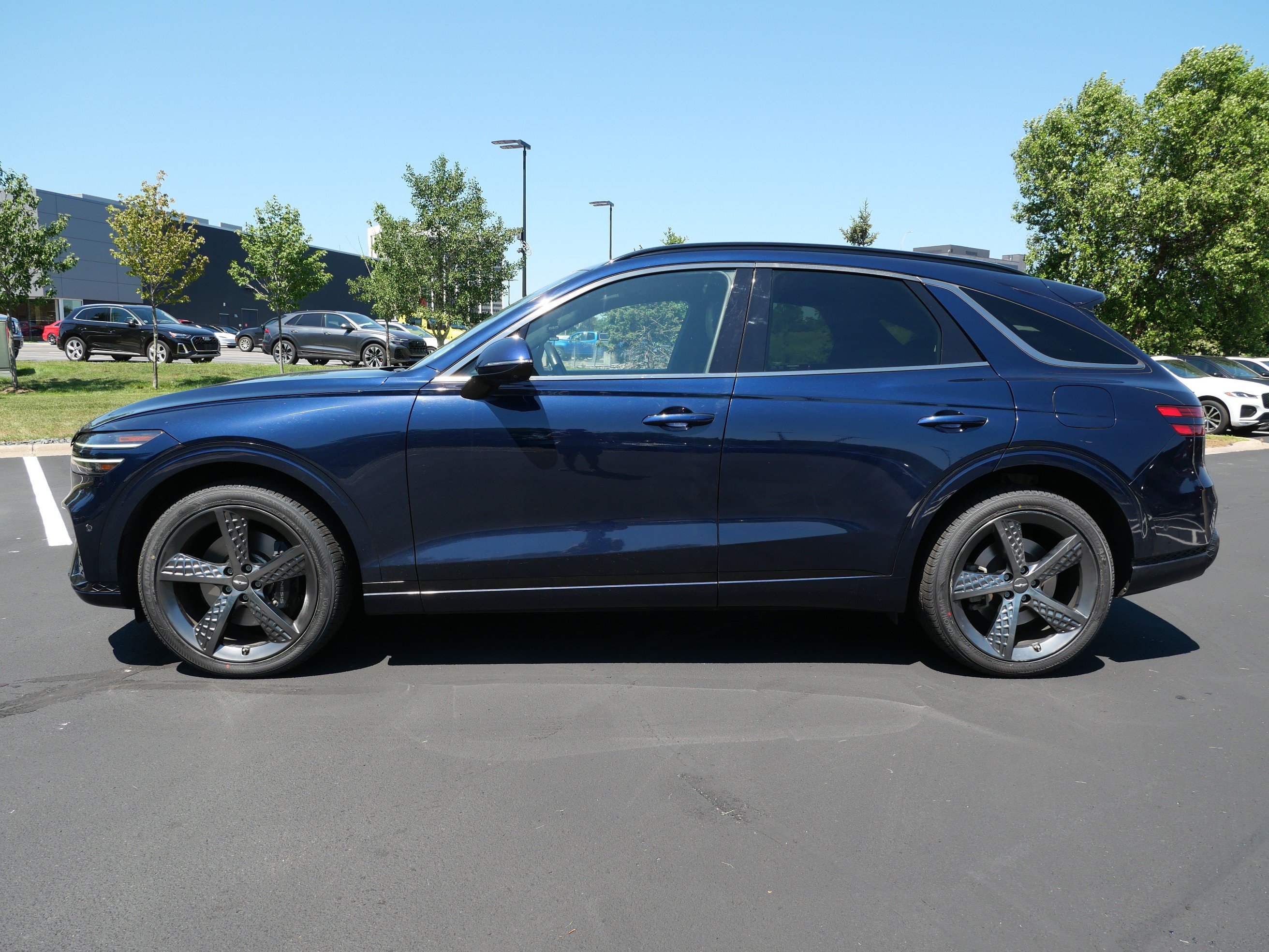 Used 2022 Genesis GV70 3.5T Sport w/ Sport Prestige Package AWD/4WD image 2