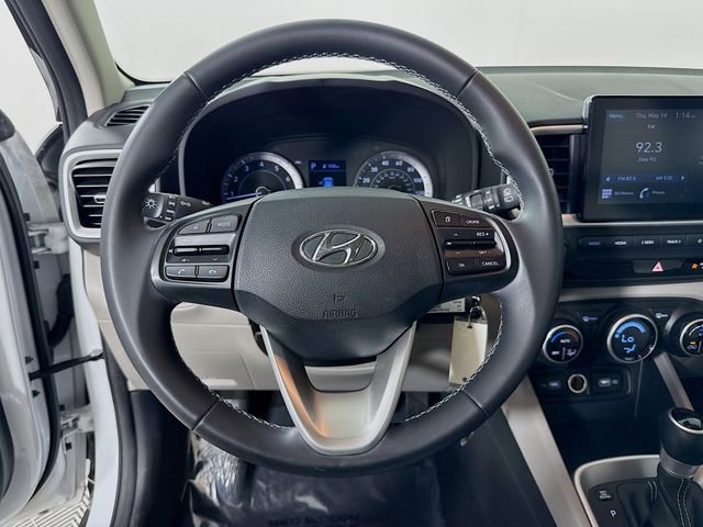 Used 2022 Hyundai Venue SEL FWD image 12