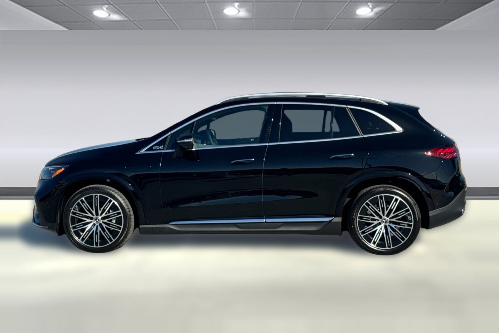 New 2027 Mercedes-Benz EQE 320 4MATIC SUV image 2
