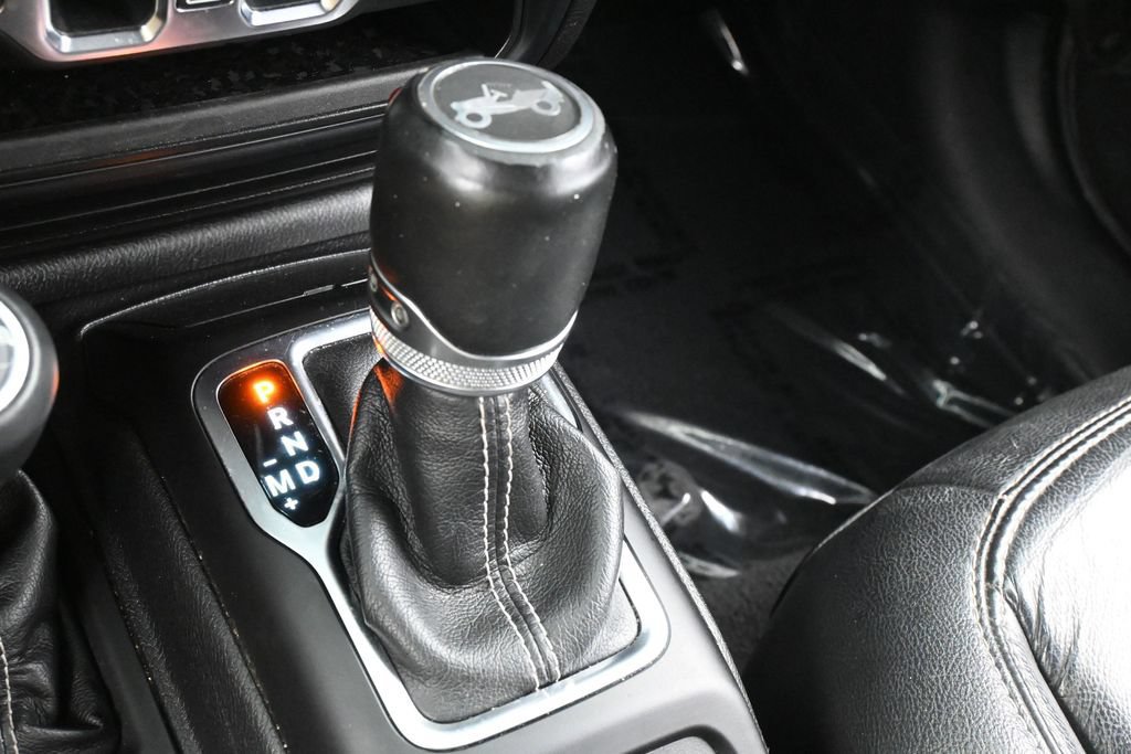 Used 2018 Jeep Wrangler Unlimited Sahara AWD/4WD image 23