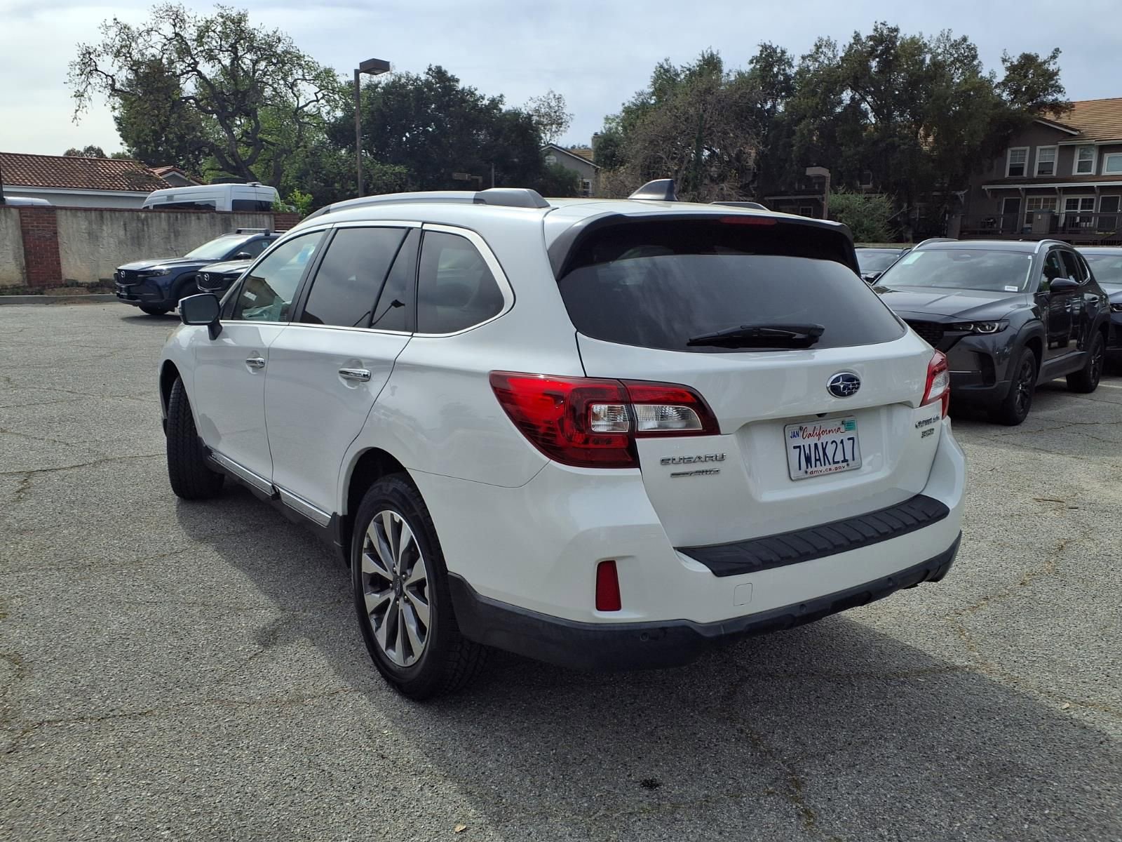 Used 2017 Subaru Outback 3.6R Touring image 4
