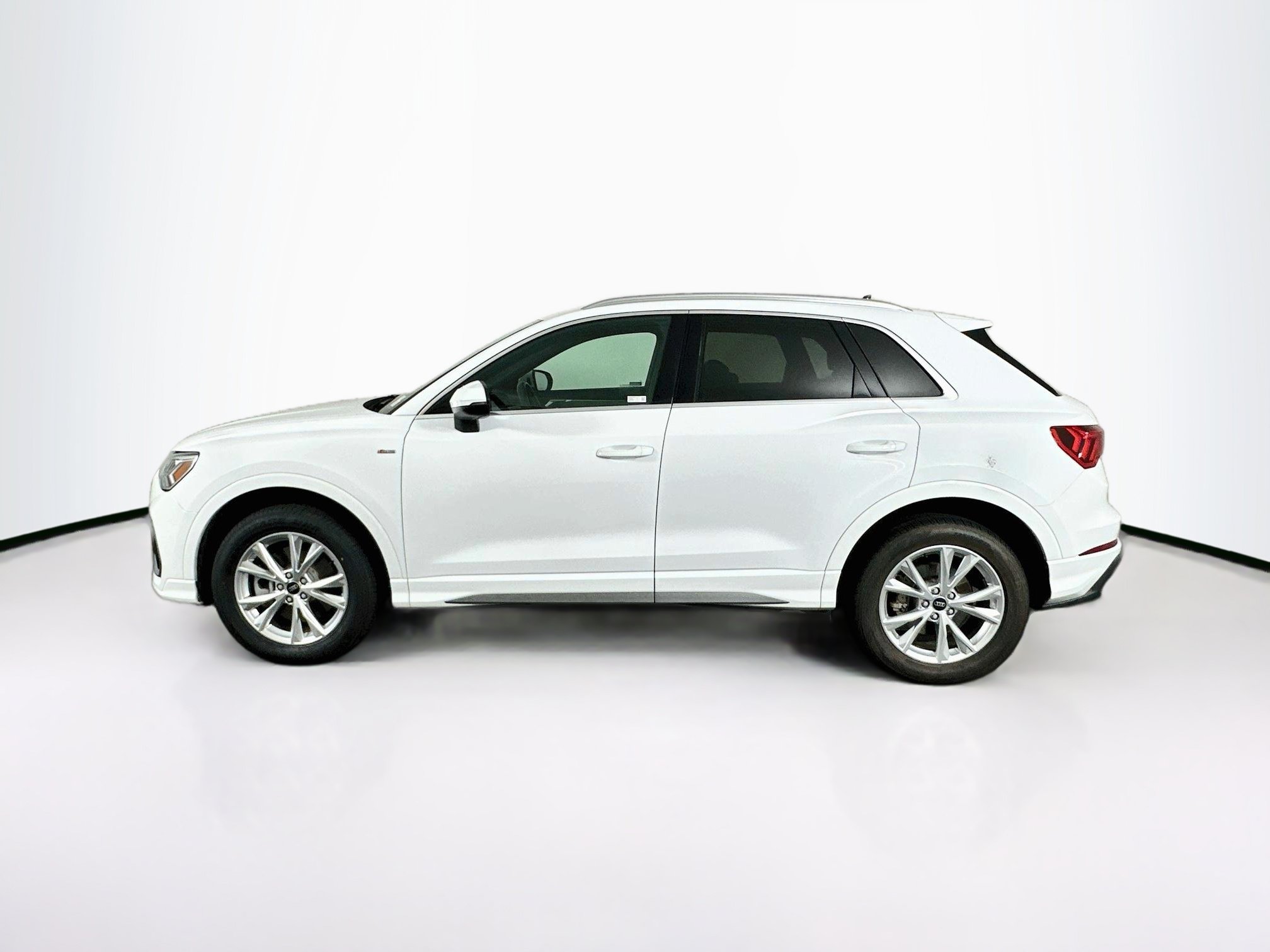 Used 2025 Audi Q3 2.0T Premium AWD/4WD image 4