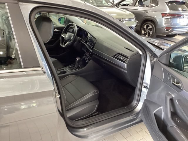 Certified 2023 Volkswagen Jetta SE w/ Panoramic Sunroof Package FWD image 12