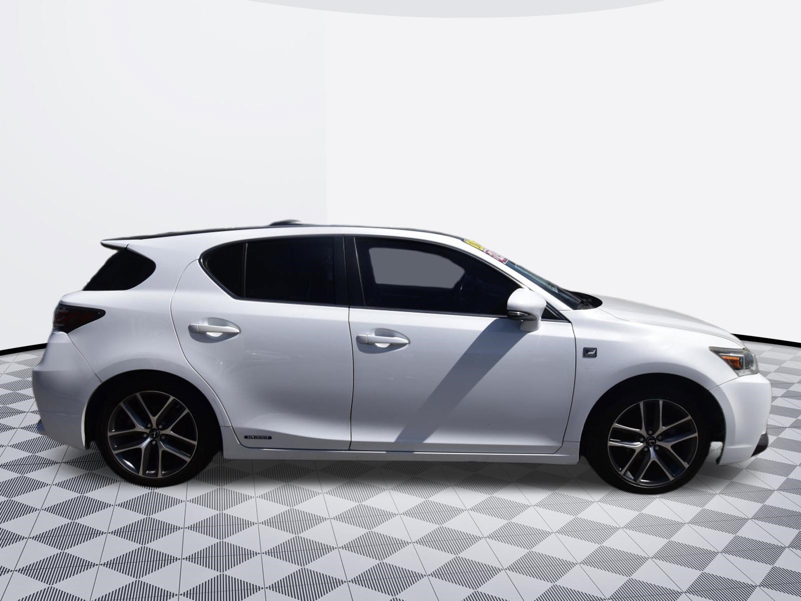 Used 2015 Lexus CT 200h w/ F Sport w/Nuluxe Interior FWD image 5