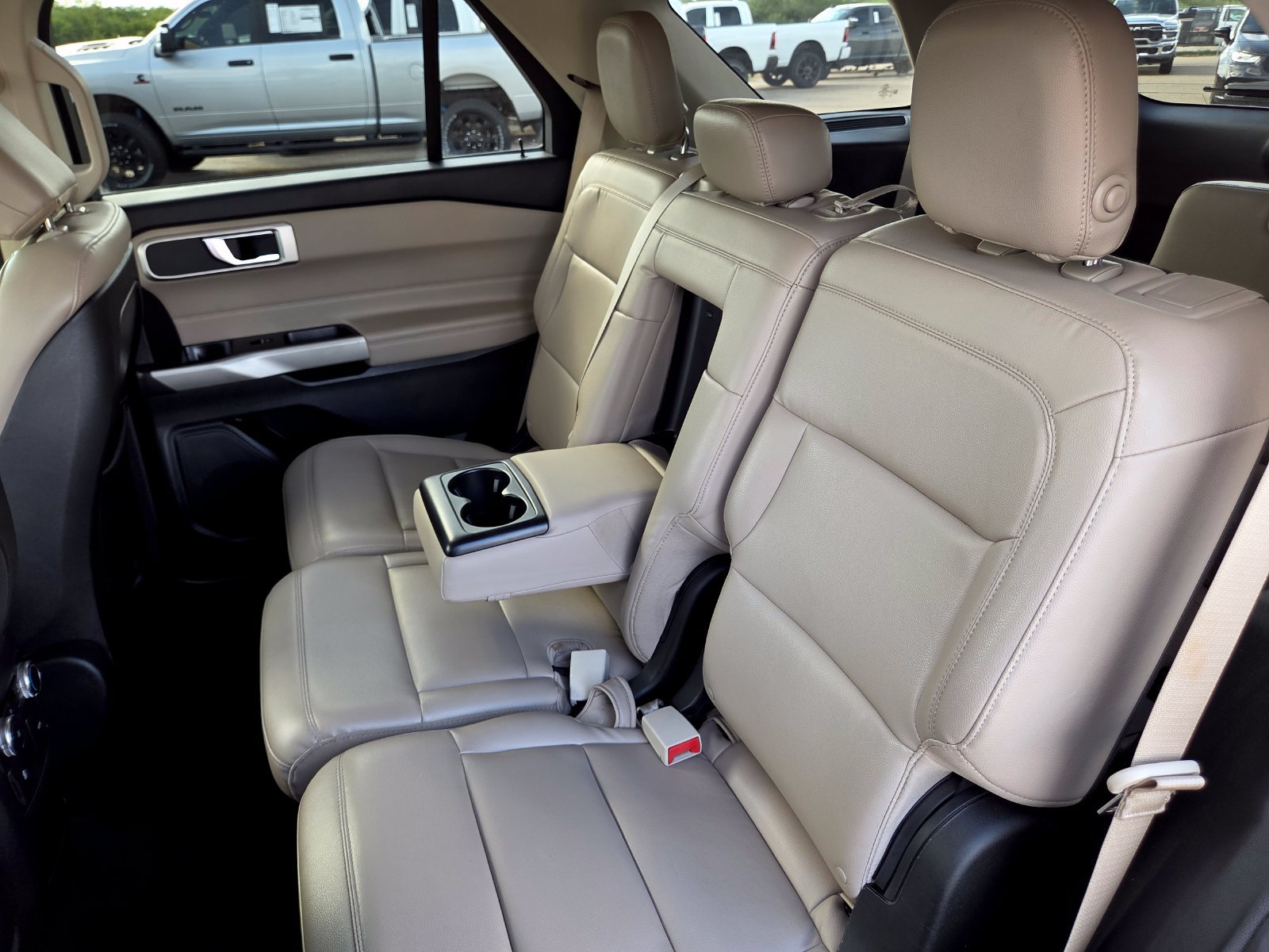 Used 2020 Ford Explorer XLT w/ Equipment Group 202A RWD image 22