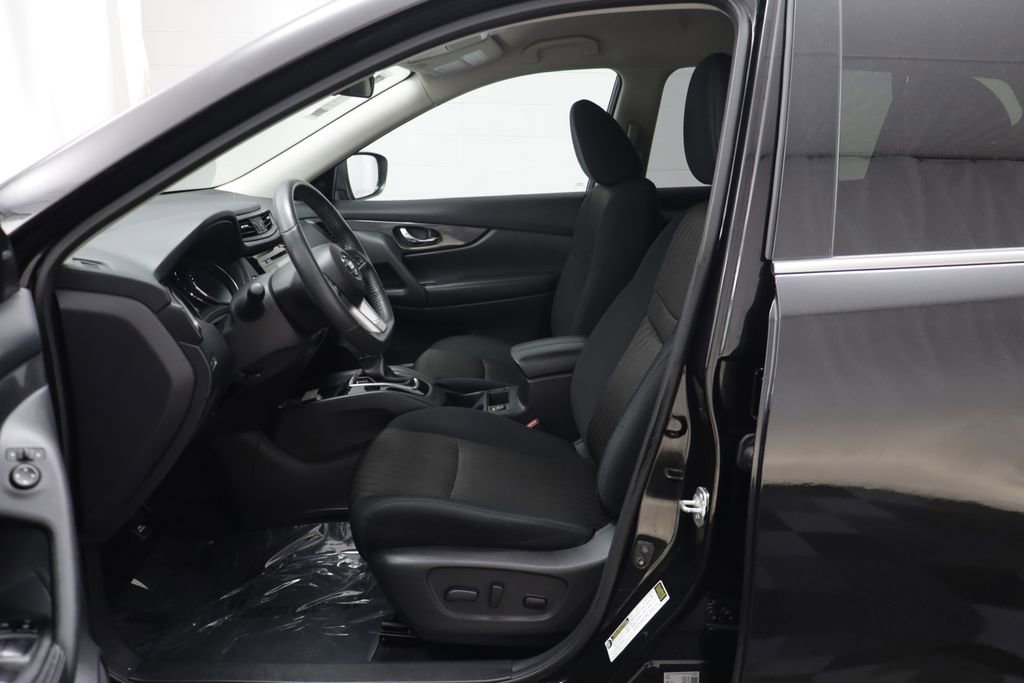 Used 2017 Nissan Rogue SV image 5