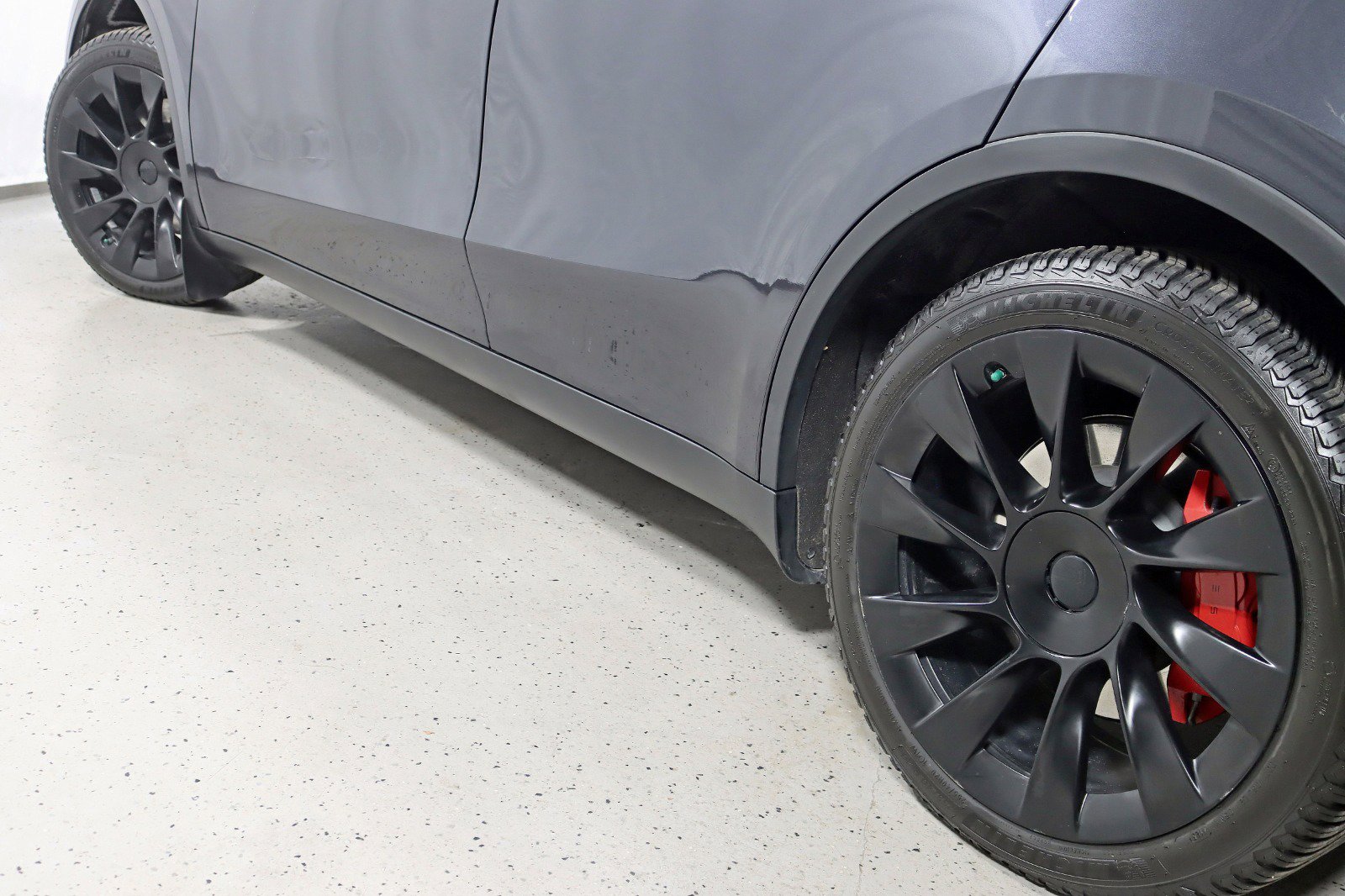 Used 2024 Tesla Model Y Long Range AWD/4WD image 12