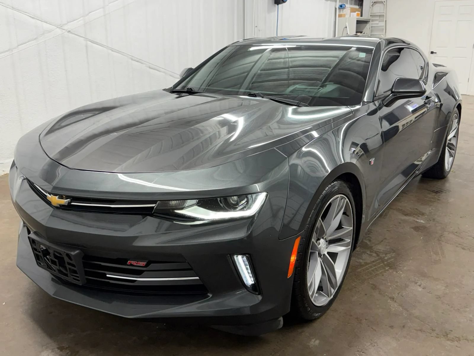 Used 2018 Chevrolet Camaro LT RWD image 9