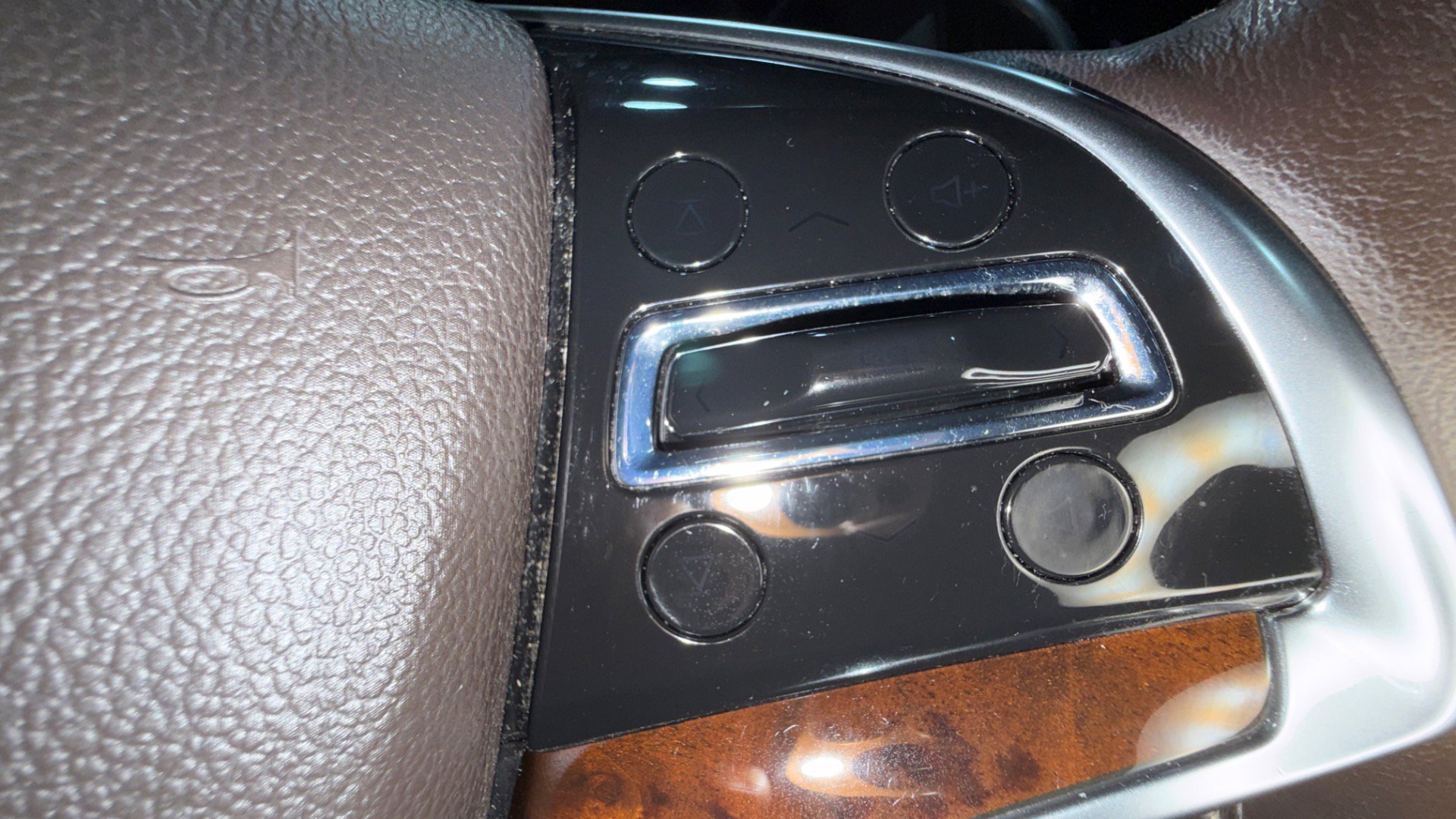 Used 2015 Cadillac Escalade Luxury image 99