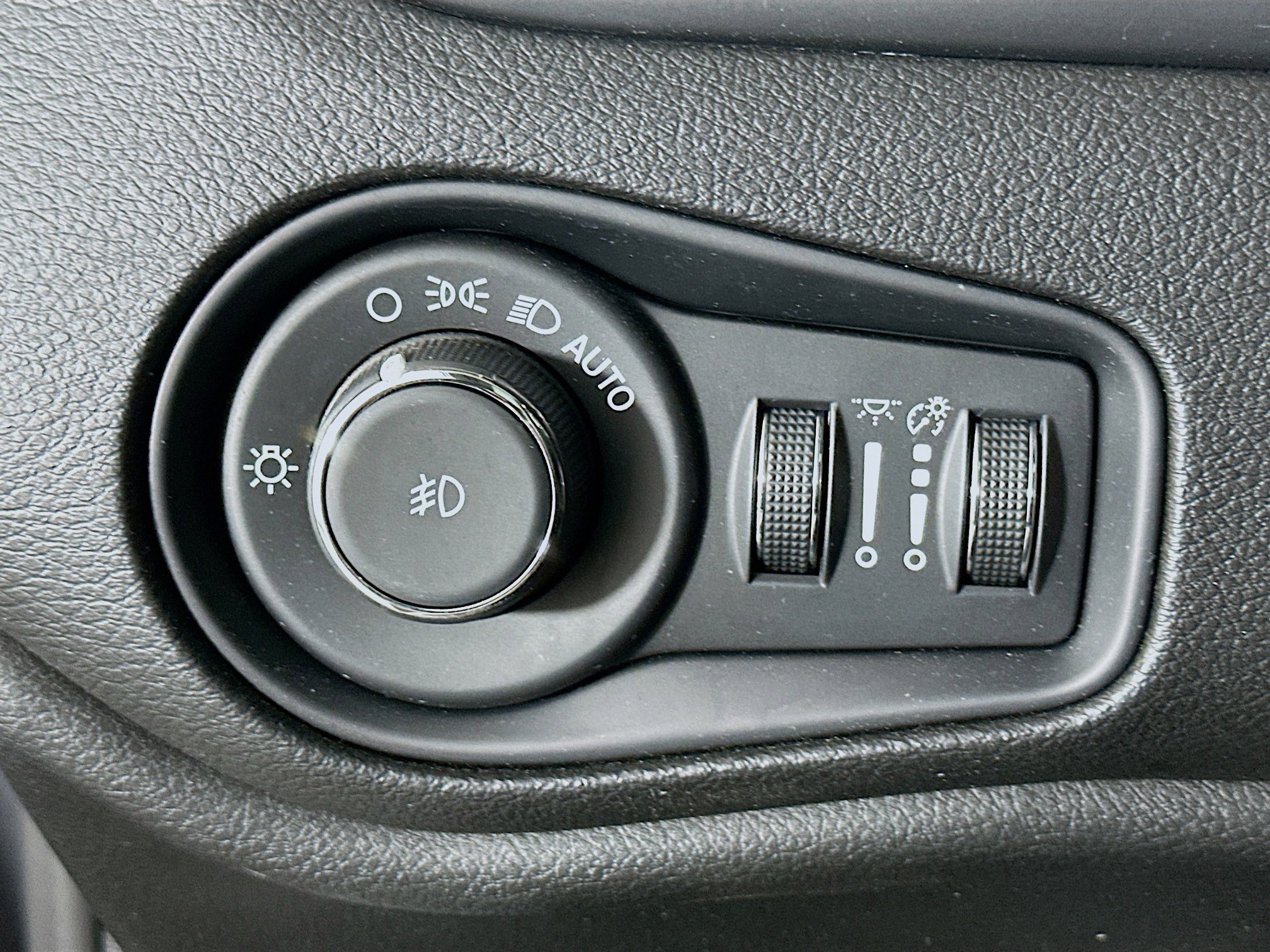 Used 2023 Jeep Renegade Altitude w/ Sun/Sound Group image 17