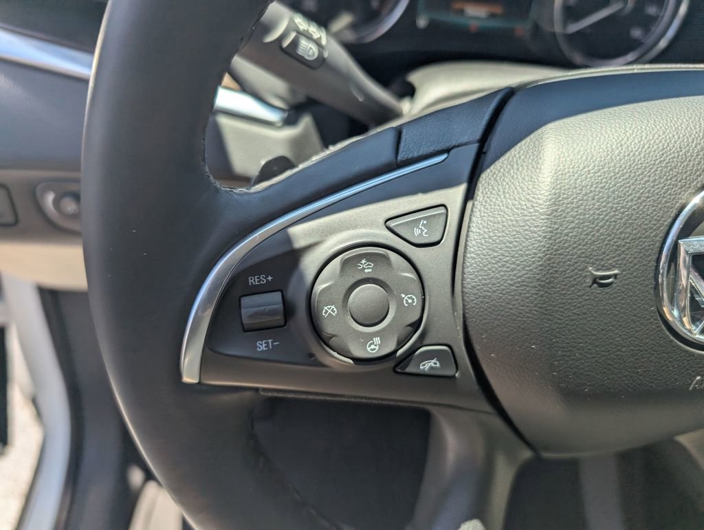 Used 2018 Buick Enclave Premium w/ Experience Buick Package FWD image 17
