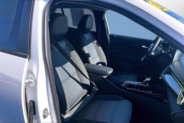 Used 2025 Chevrolet Trax LT w/ Driver Confidence Package image 7