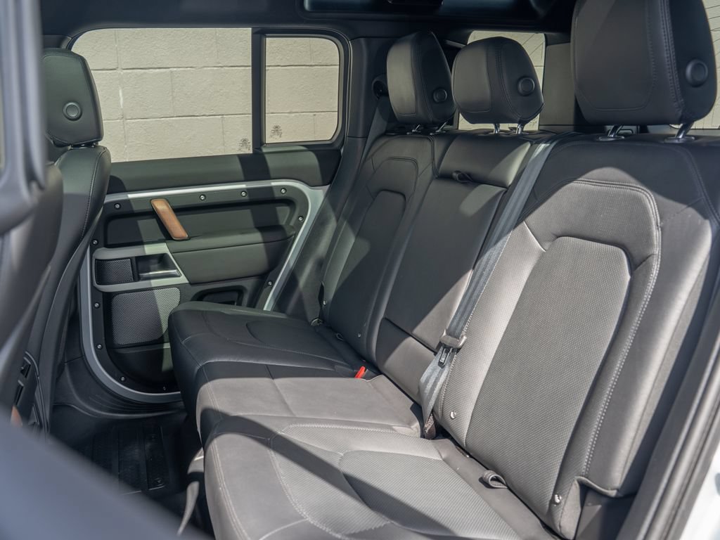 Used 2024 Land Rover Defender 110 SE AWD/4WD image 18