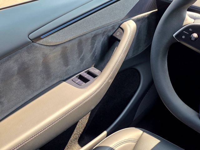 Used 2026 Tesla Model Y AWD image 17