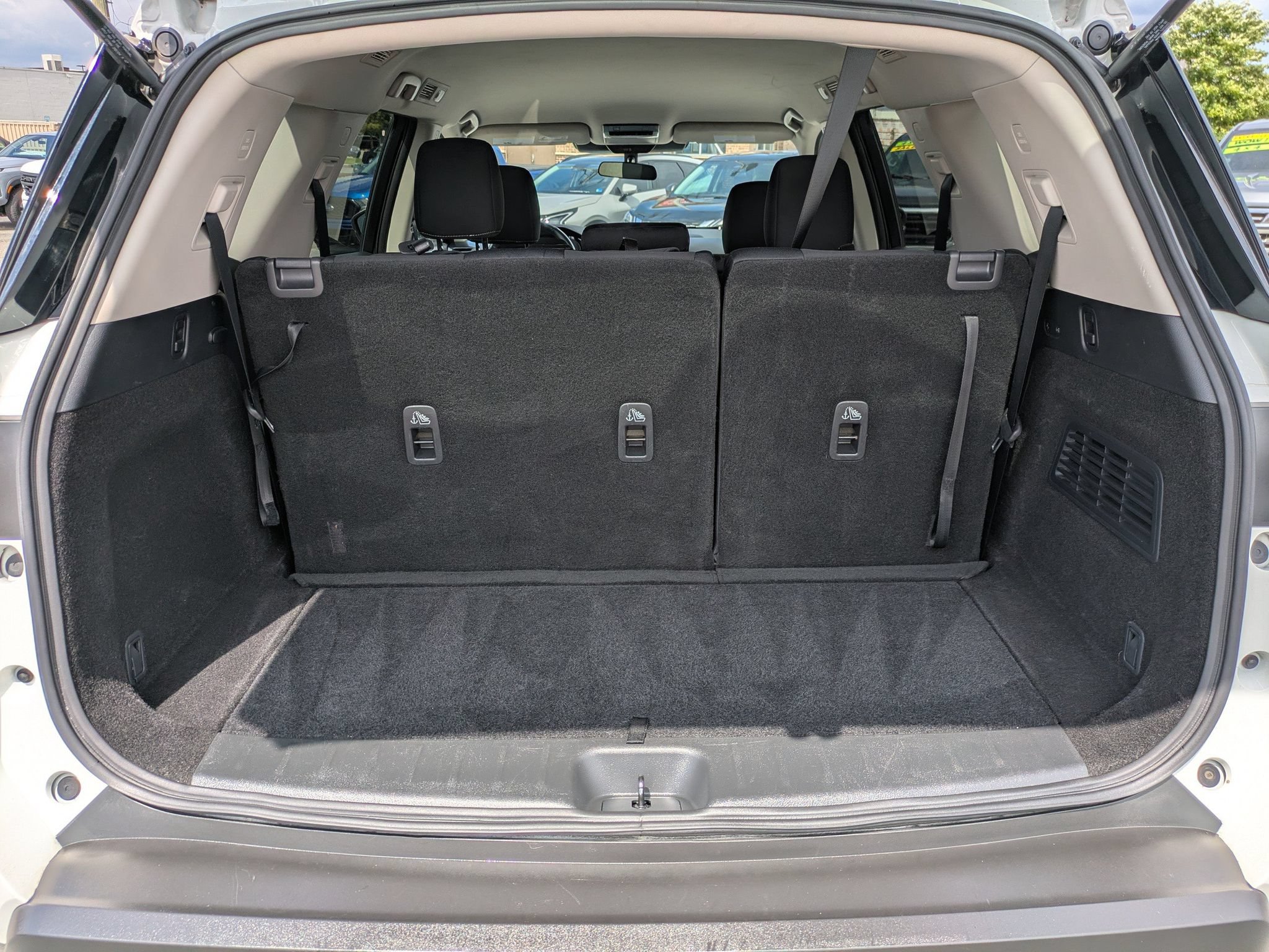 Certified 2024 Nissan Pathfinder SV FWD image 14