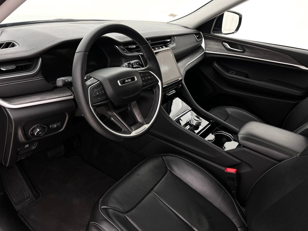 Used 2023 Jeep Grand Cherokee Limited w/ Luxury Tech Group II image 12