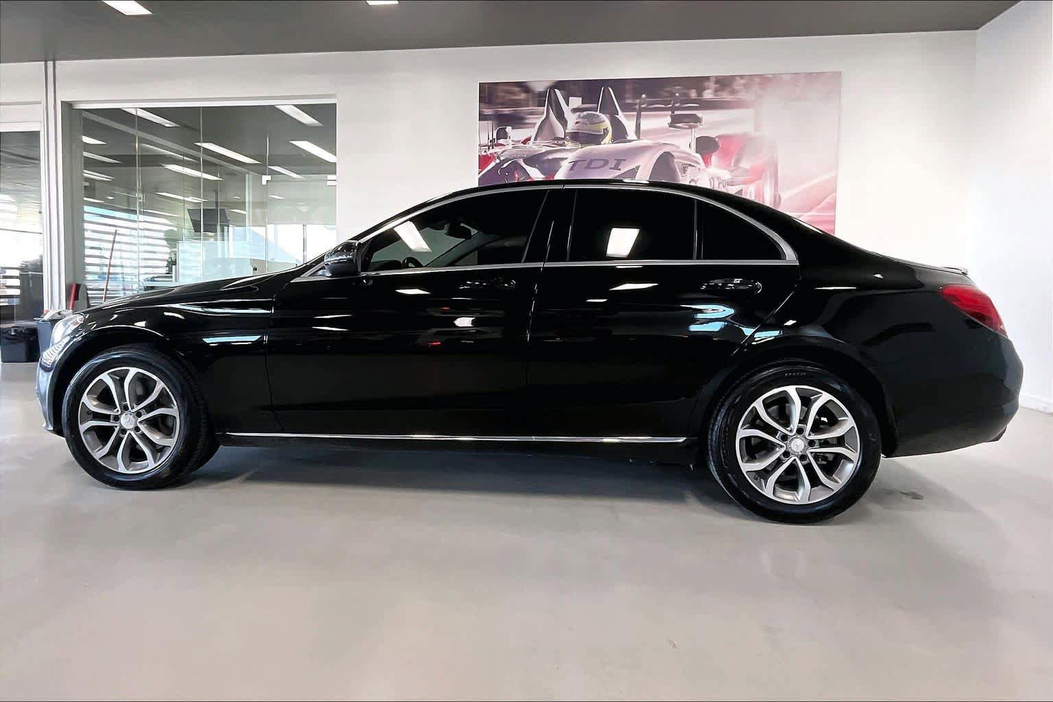 Used 2016 Mercedes-Benz C 300 4MATIC Sedan image 3