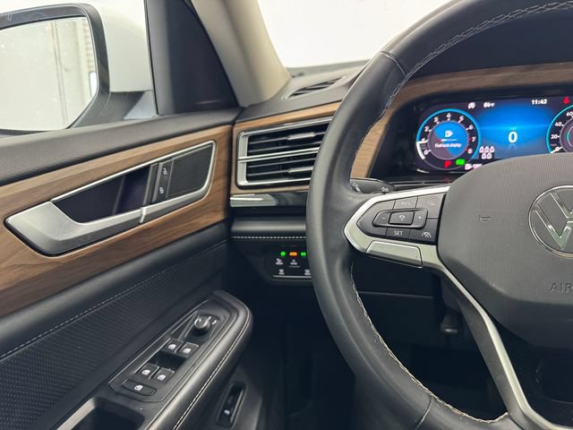 Used 2024 Volkswagen Atlas SE w/ Panoramic Sunroof Package FWD image 24