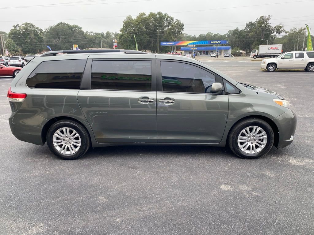 Used 2014 Toyota Sienna XLE image 5