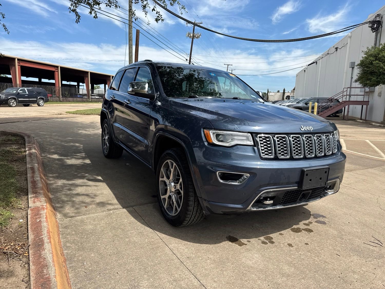 Used 2021 Jeep Grand Cherokee Overland AWD/4WD image 3
