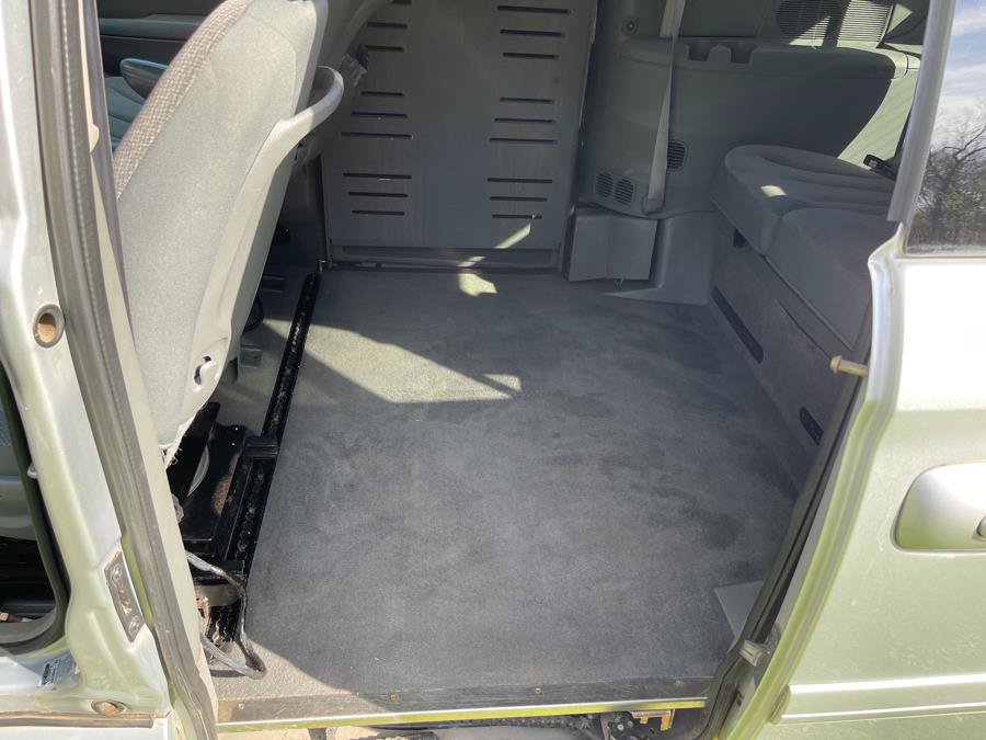 Used 2005 Chrysler Town & Country LX w/ Popular Equipment Group II FWD image 34