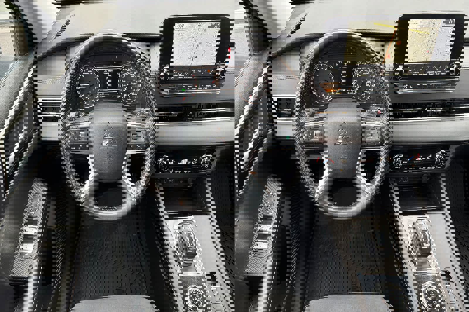 Used 2024 Mitsubishi Outlander SE image 16