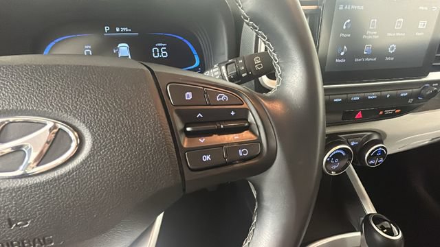 Used 2025 Hyundai Venue SEL FWD image 17