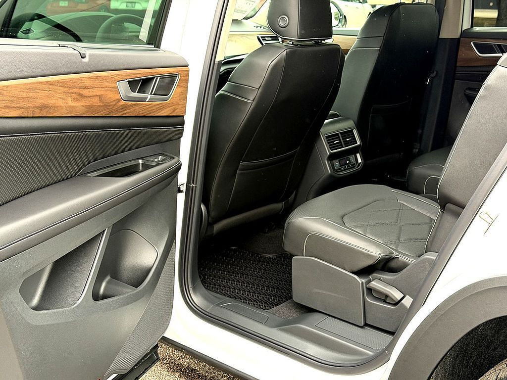 New 2026 Volkswagen Atlas SE FWD image 16