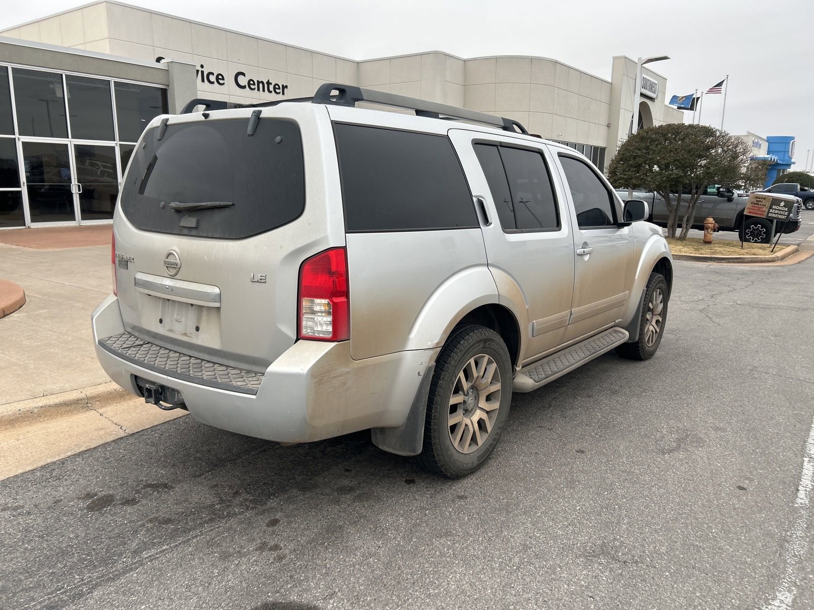 Used 2010 Nissan Pathfinder LE w/ Navigation Pkg image 5