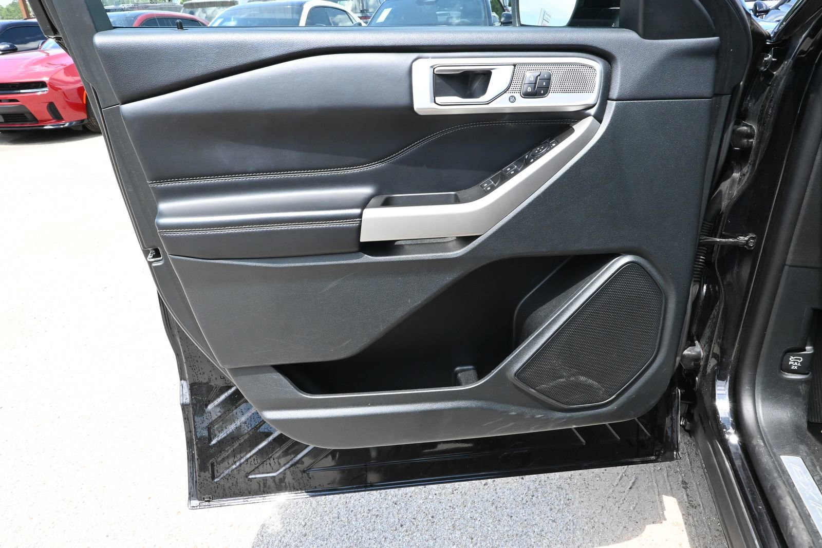 Used 2023 Ford Explorer Limited w/ Equipment Group 301A RWD image 8