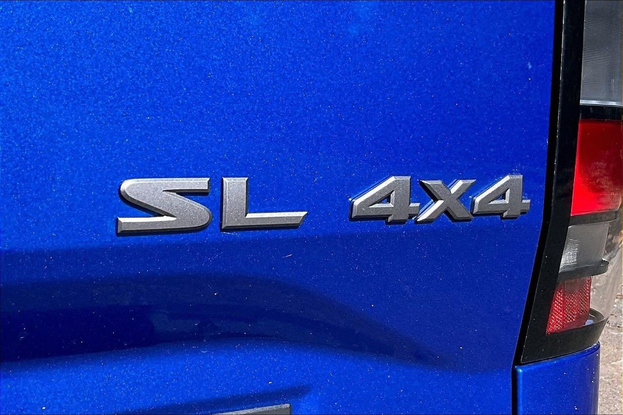 Used 2024 Nissan Frontier SL w/ Technology Package image 21