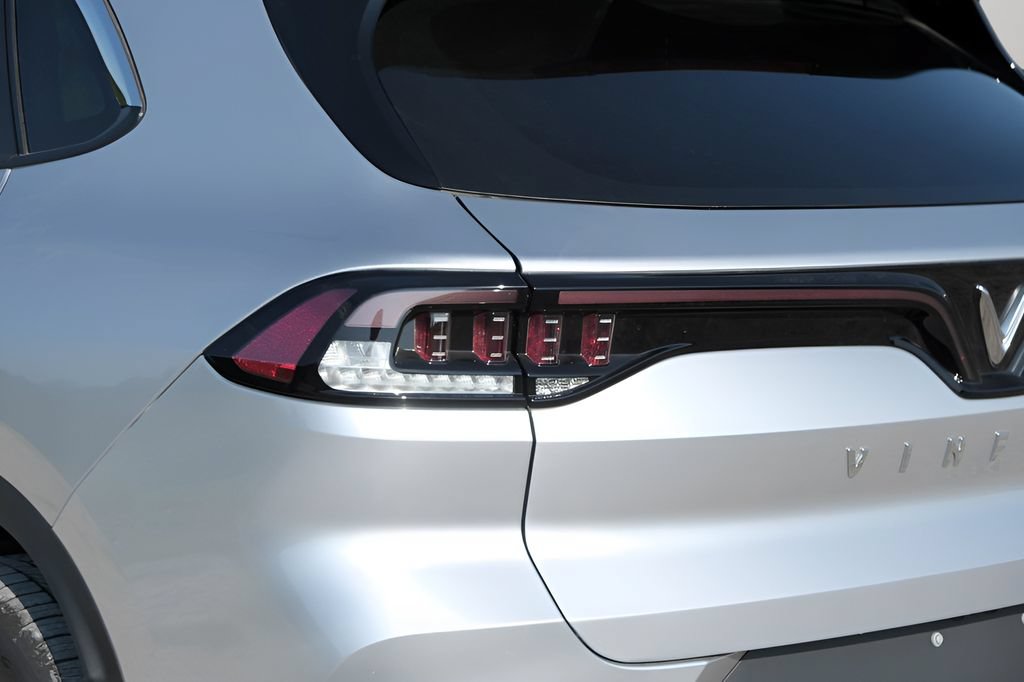 New 2025 VinFast VF 8 Eco AWD/4WD image 32